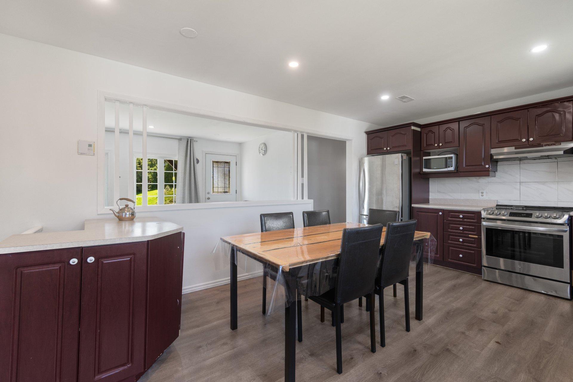 









765


Rue Bacon

,
Sherbrooke (Les Nations),




QC
J1H5V9

