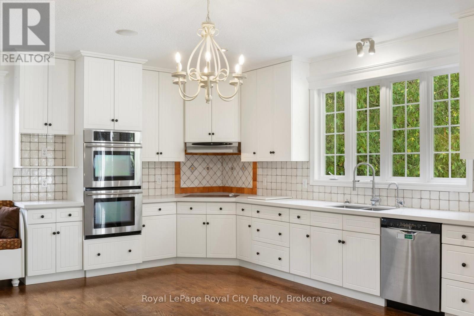 












168 PALMER STREET

,
Guelph (St. George's),




Ontario
N1E2R6

