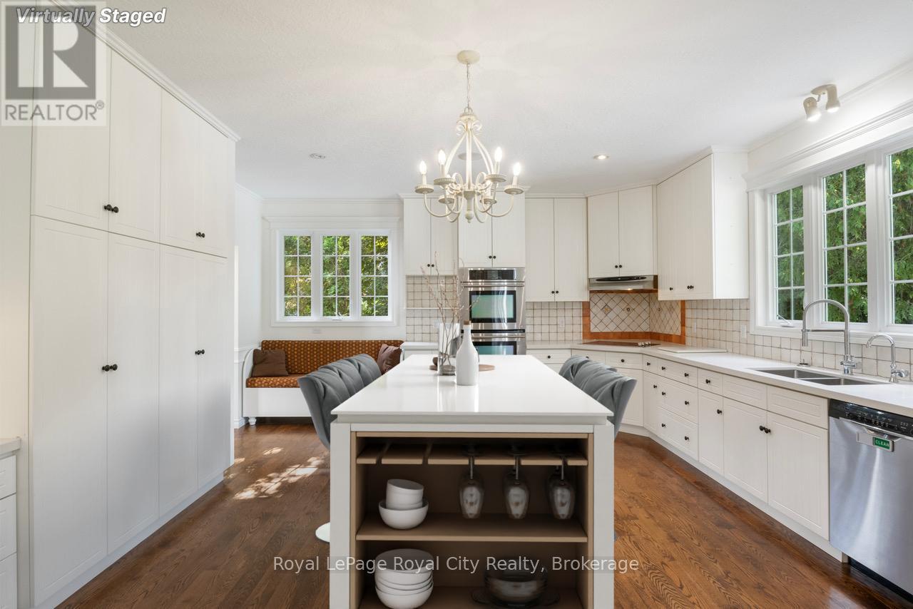 












168 PALMER STREET

,
Guelph (St. George's),




Ontario
N1E2R6

