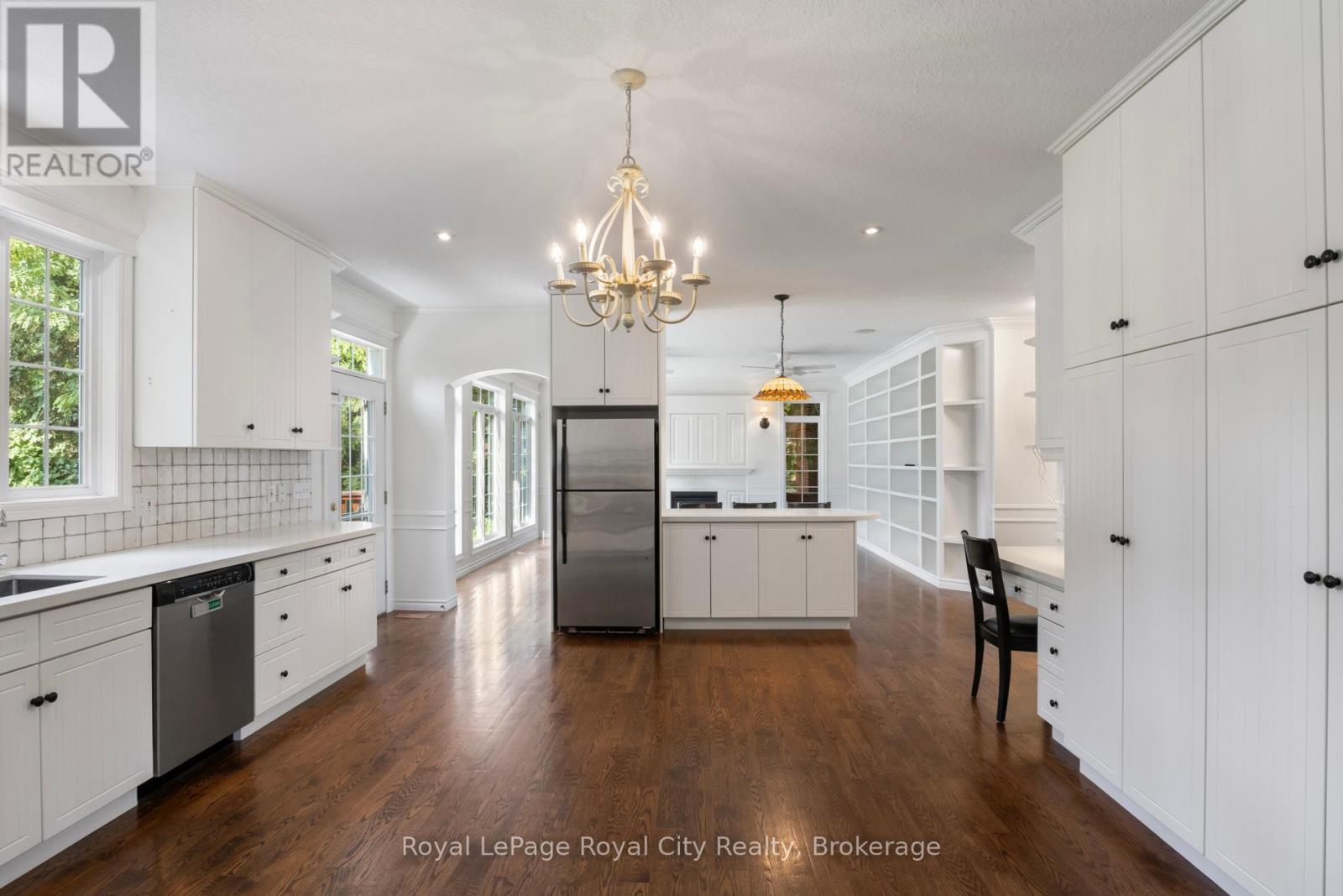 












168 PALMER STREET

,
Guelph (St. George's),




Ontario
N1E2R6

