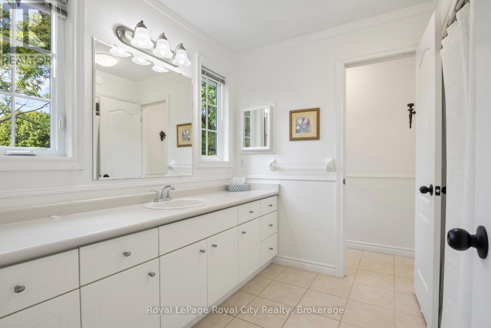 












168 PALMER STREET

,
Guelph (St. George's),




Ontario
N1E2R6

