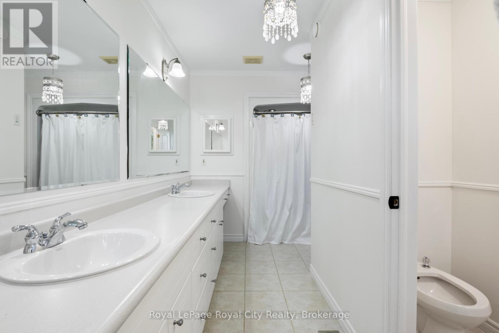 












168 PALMER STREET

,
Guelph (St. George's),




Ontario
N1E2R6

