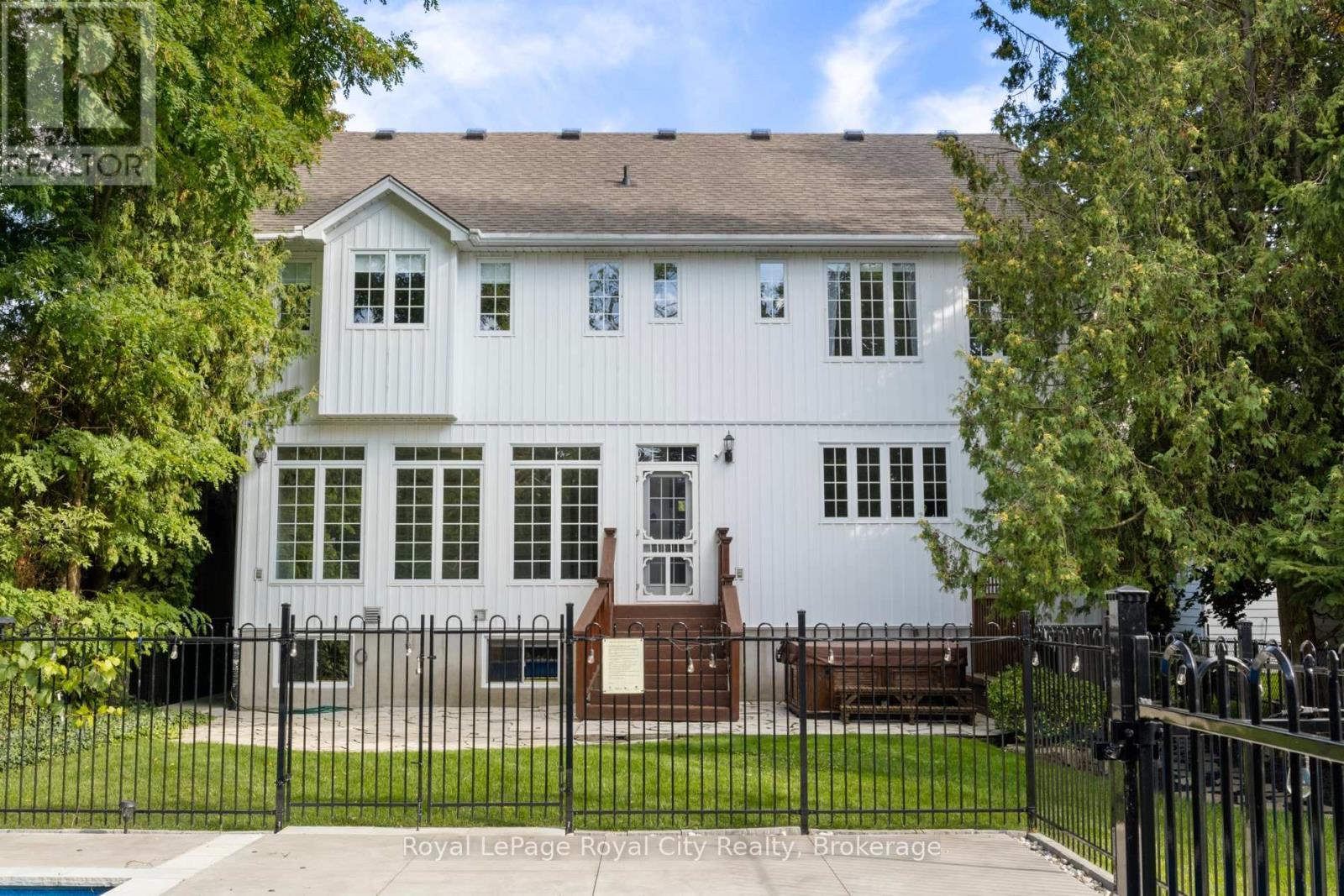 












168 PALMER STREET

,
Guelph (St. George's),




Ontario
N1E2R6

