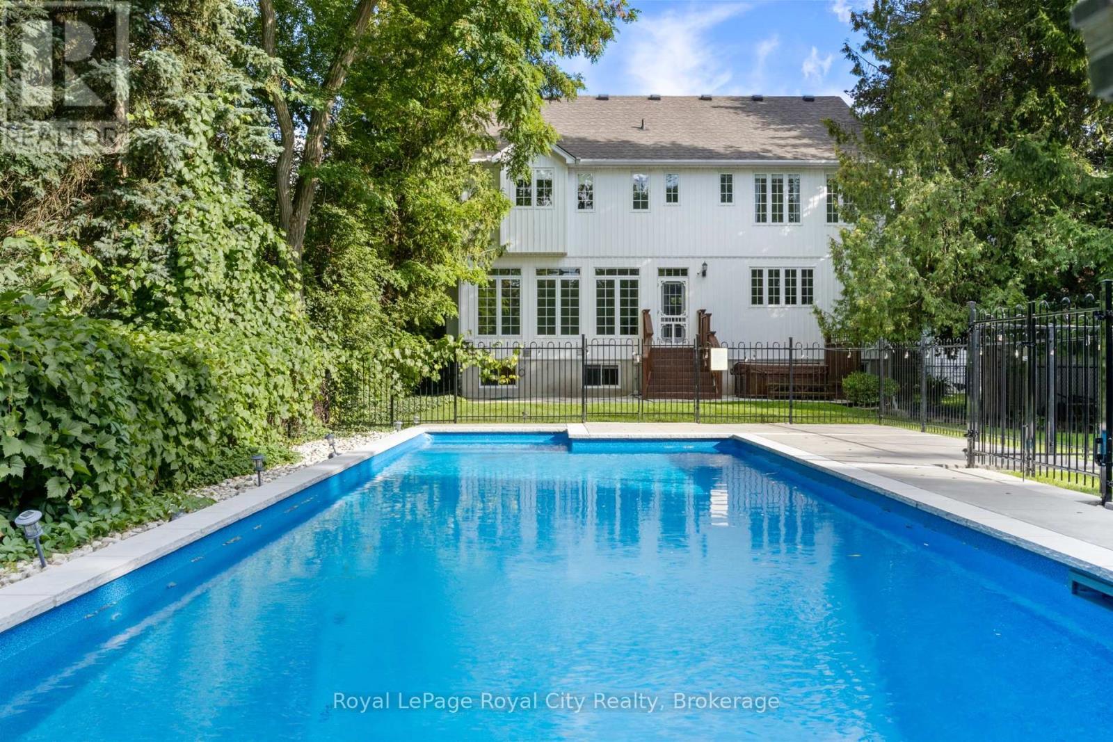 












168 PALMER STREET

,
Guelph (St. George's),




Ontario
N1E2R6

