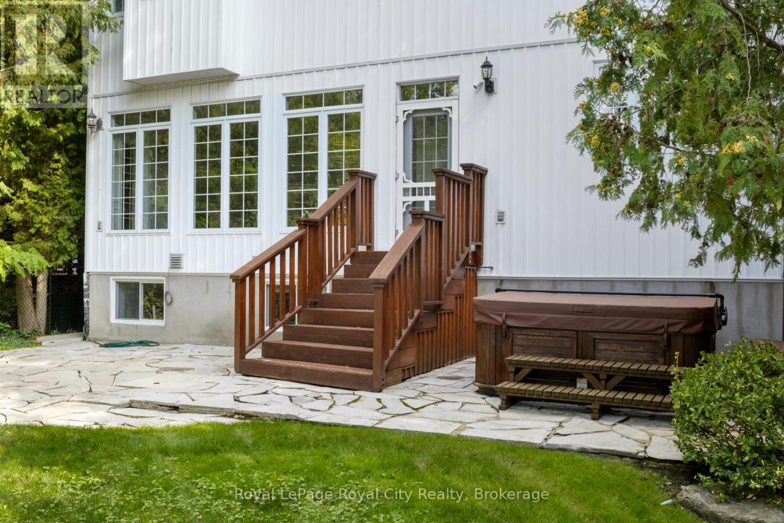 












168 PALMER STREET

,
Guelph (St. George's),




Ontario
N1E2R6

