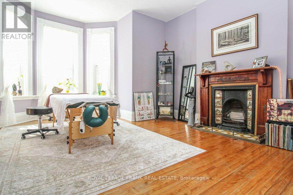 












210 MCDONNEL STREET

,
Peterborough (Town Ward 3),




Ontario
K9H2V9

