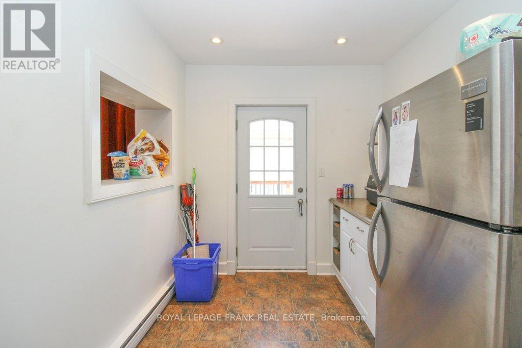 












210 MCDONNEL STREET

,
Peterborough (Town Ward 3),




Ontario
K9H2V9

