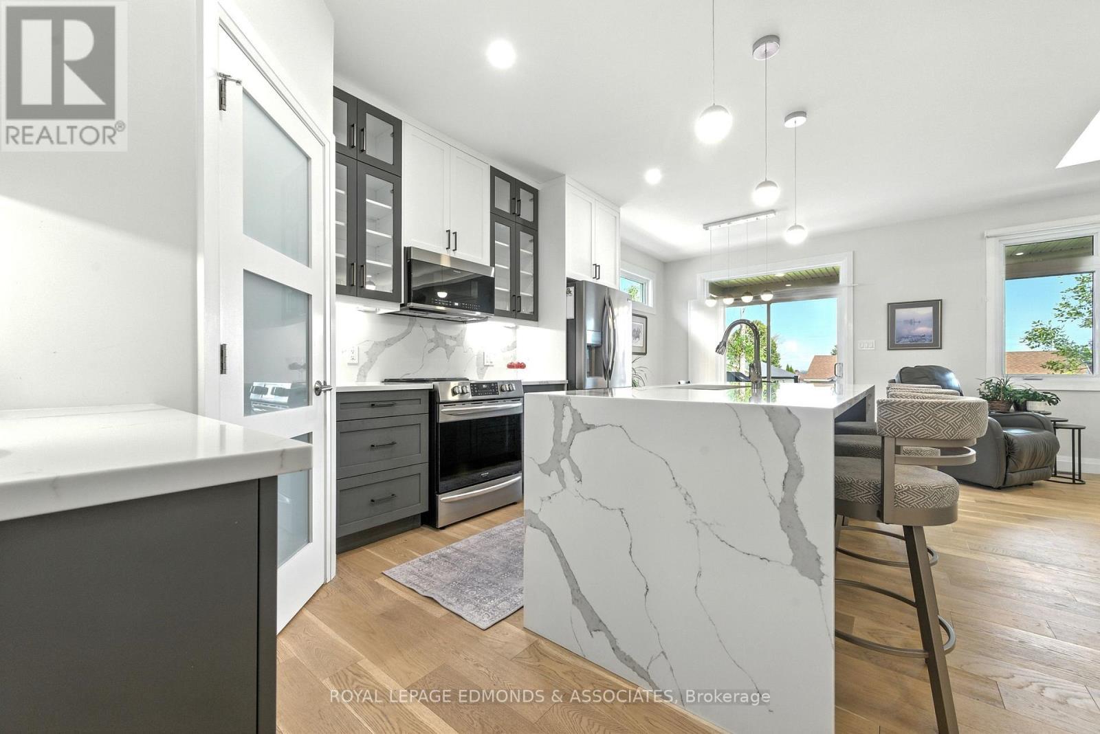 












517 SYDENHAM STREET

,
Pembroke,




Ontario
K8A8K5

