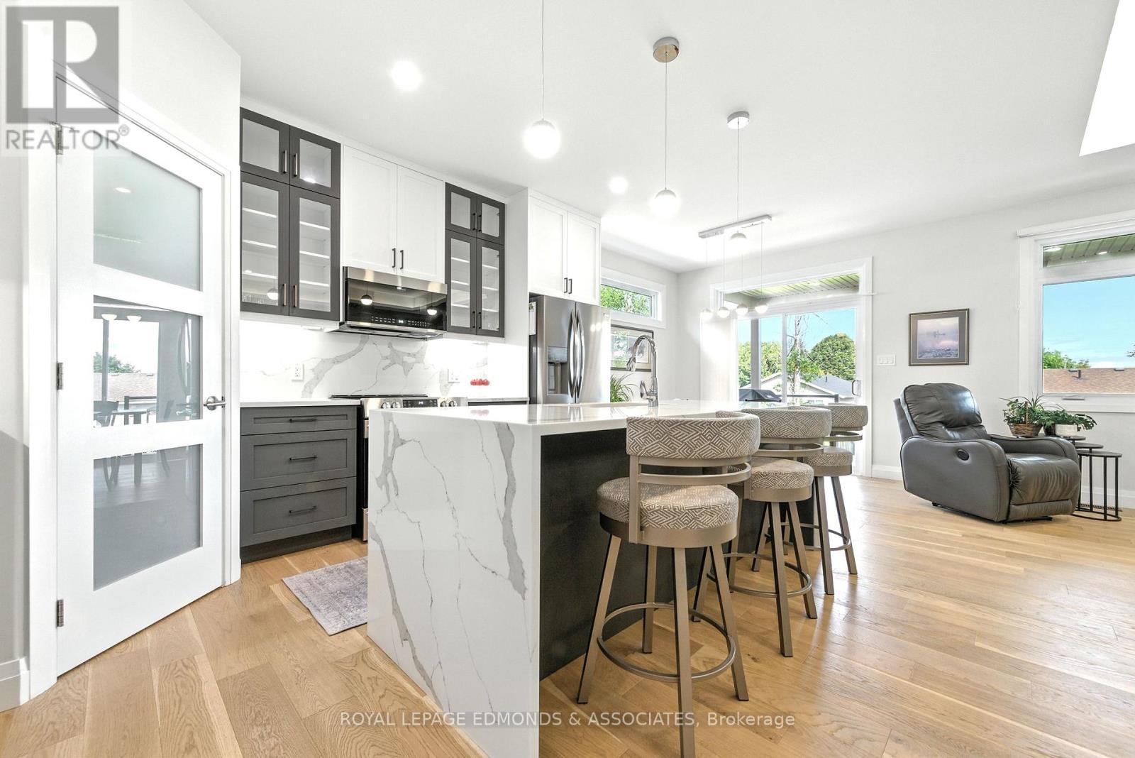 












517 SYDENHAM STREET

,
Pembroke,




Ontario
K8A8K5

