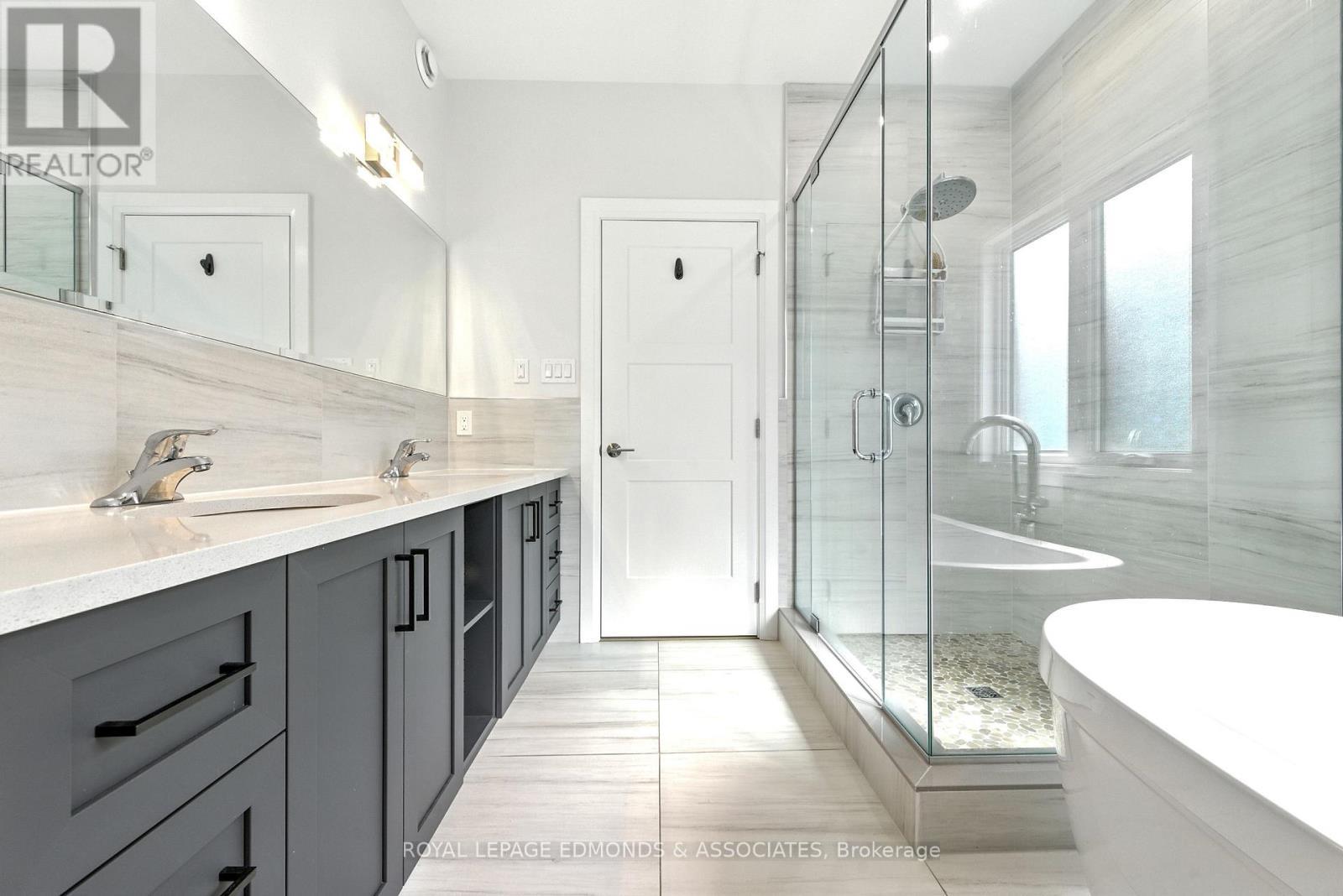 












517 SYDENHAM STREET

,
Pembroke,




Ontario
K8A8K5

