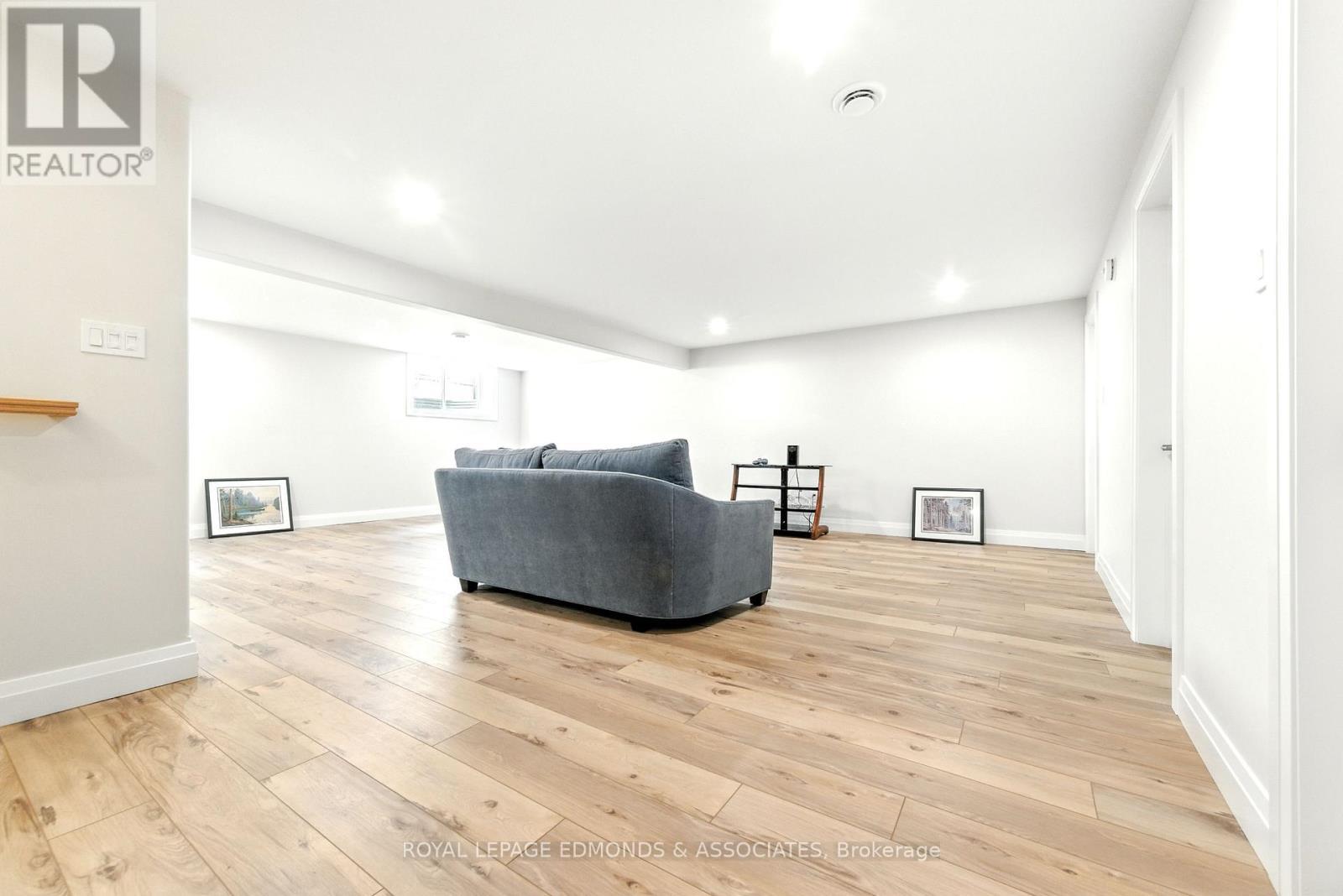 












517 SYDENHAM STREET

,
Pembroke,




Ontario
K8A8K5

