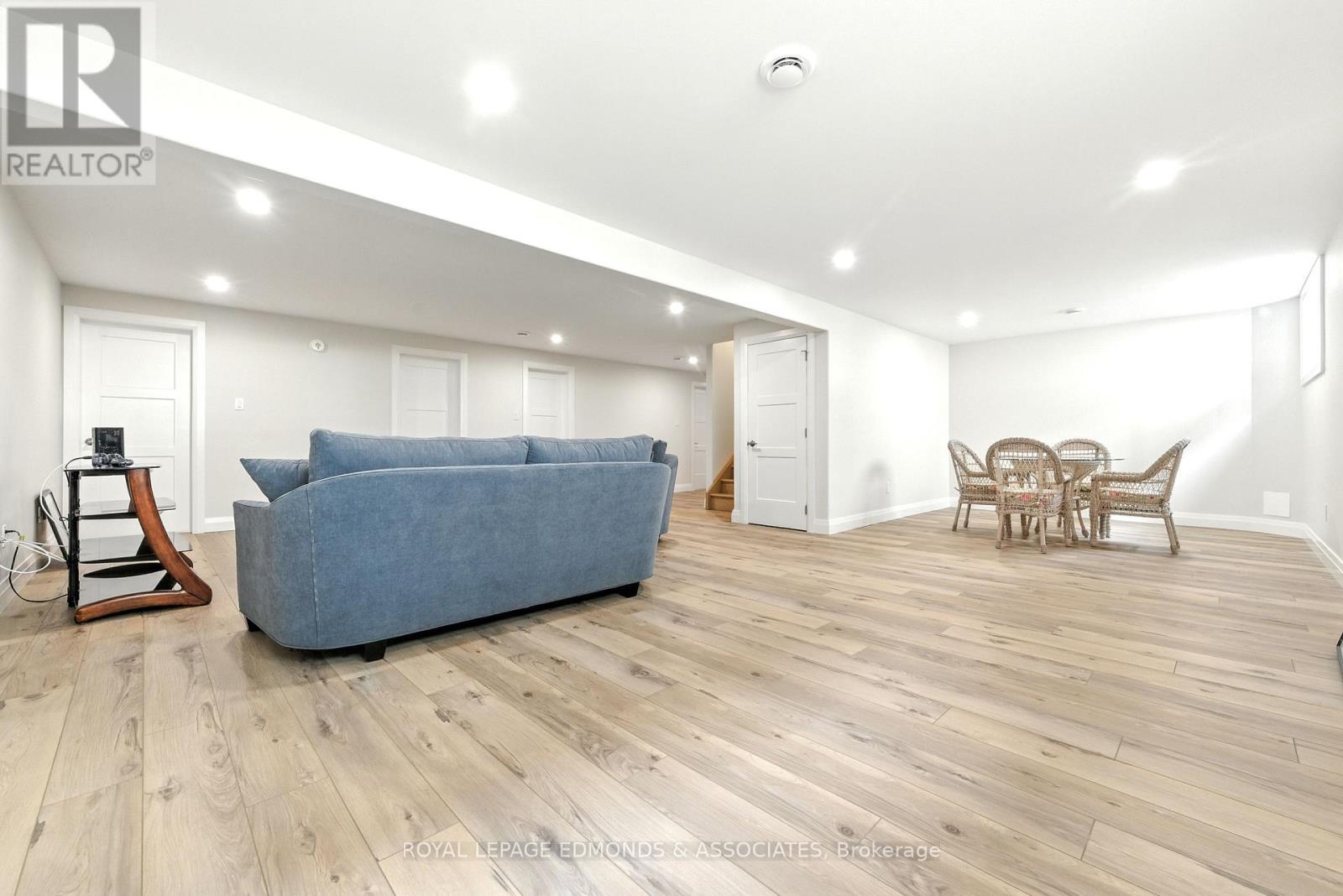 












517 SYDENHAM STREET

,
Pembroke,




Ontario
K8A8K5

