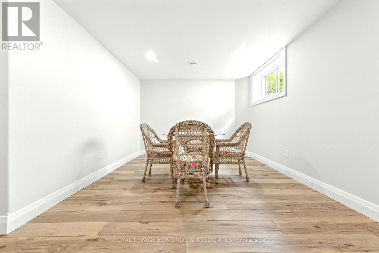 












517 SYDENHAM STREET

,
Pembroke,




Ontario
K8A8K5

