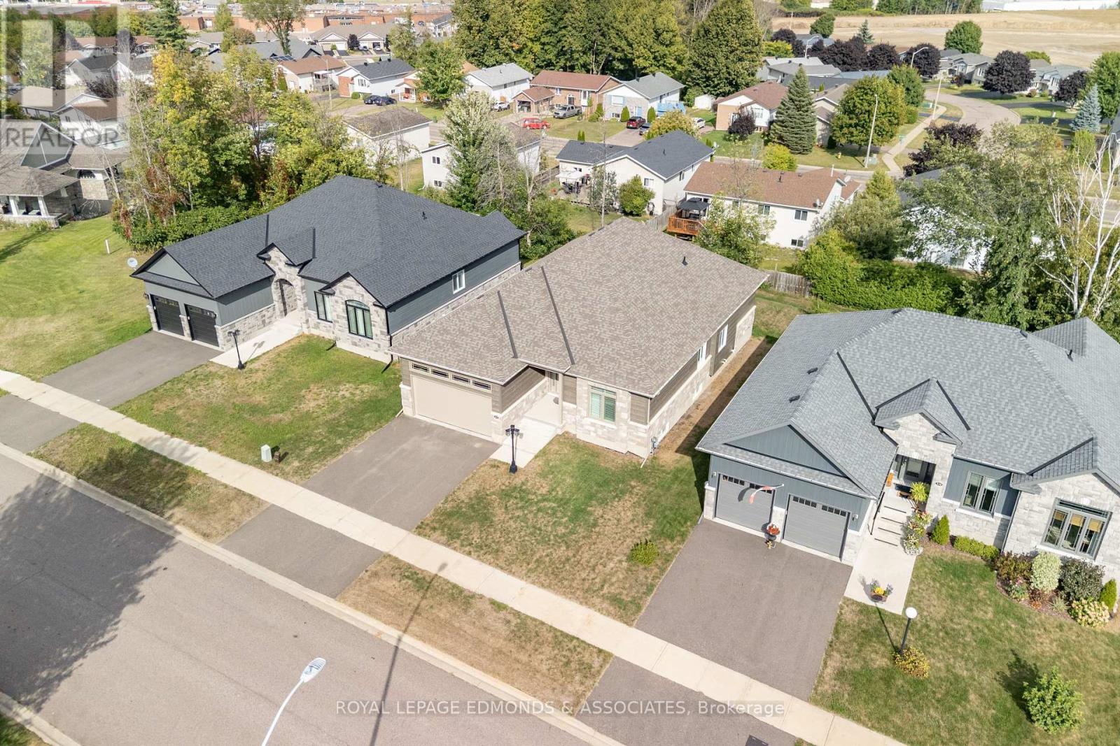 












517 SYDENHAM STREET

,
Pembroke,




Ontario
K8A8K5

