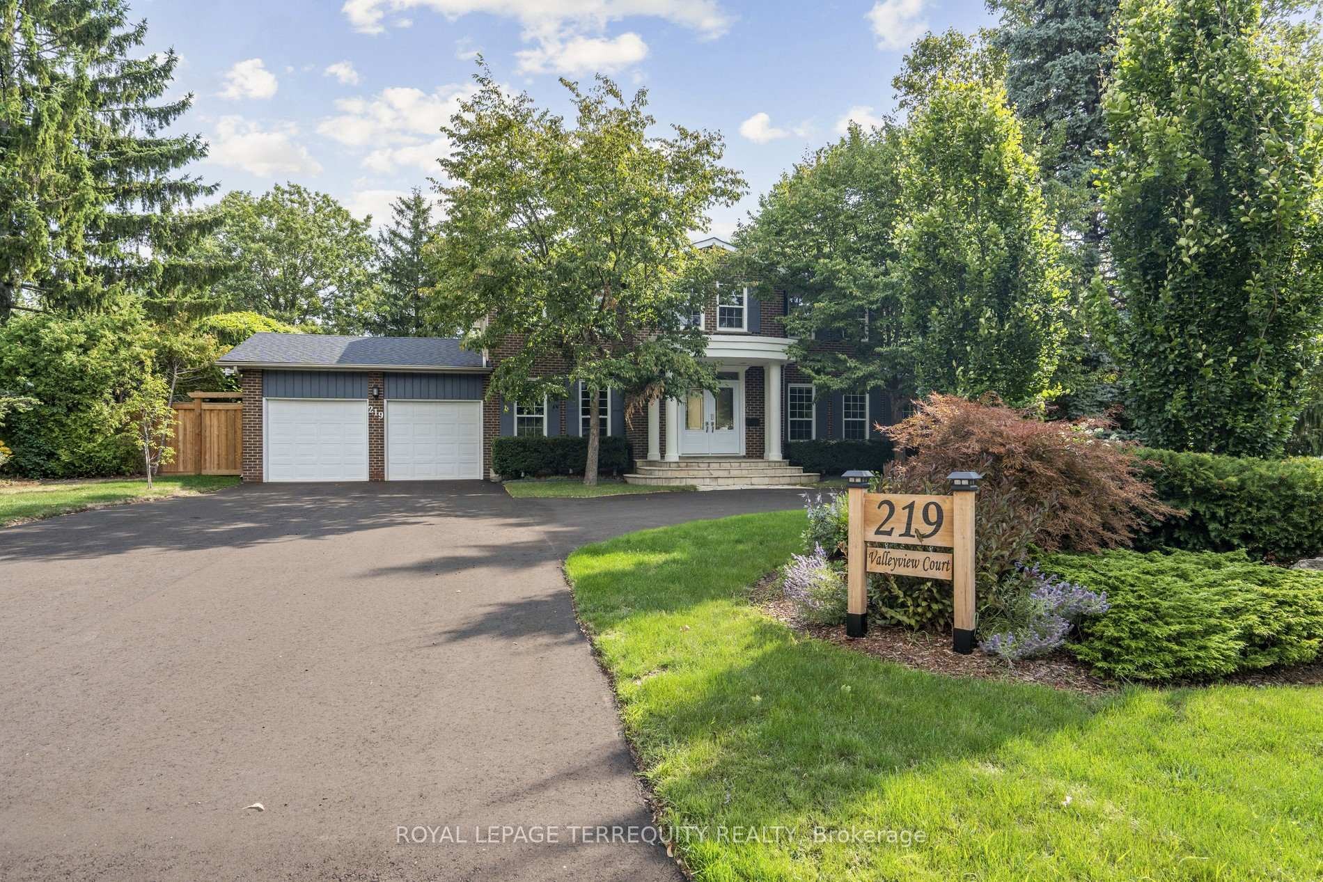 









219


Valleyview

Court,
Oakville,




ON
L6L 5H9

