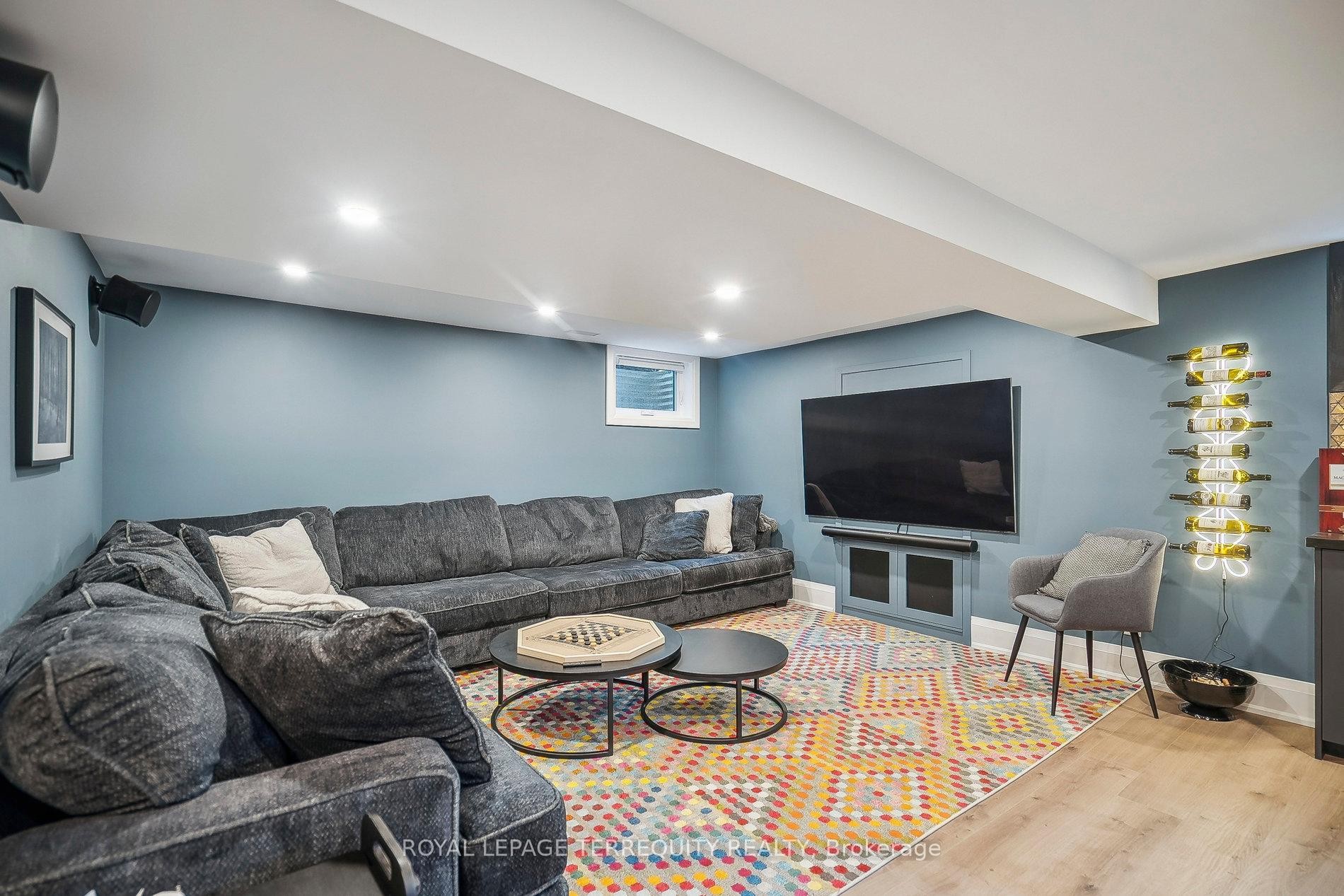 









219


Valleyview

Court,
Oakville,




ON
L6L 5H9

