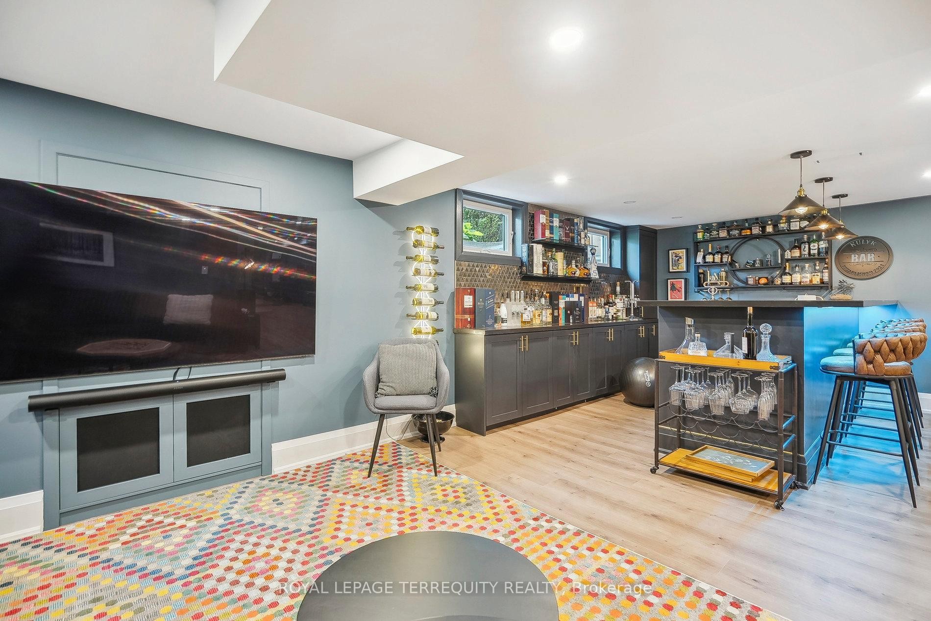 









219


Valleyview

Court,
Oakville,




ON
L6L 5H9

