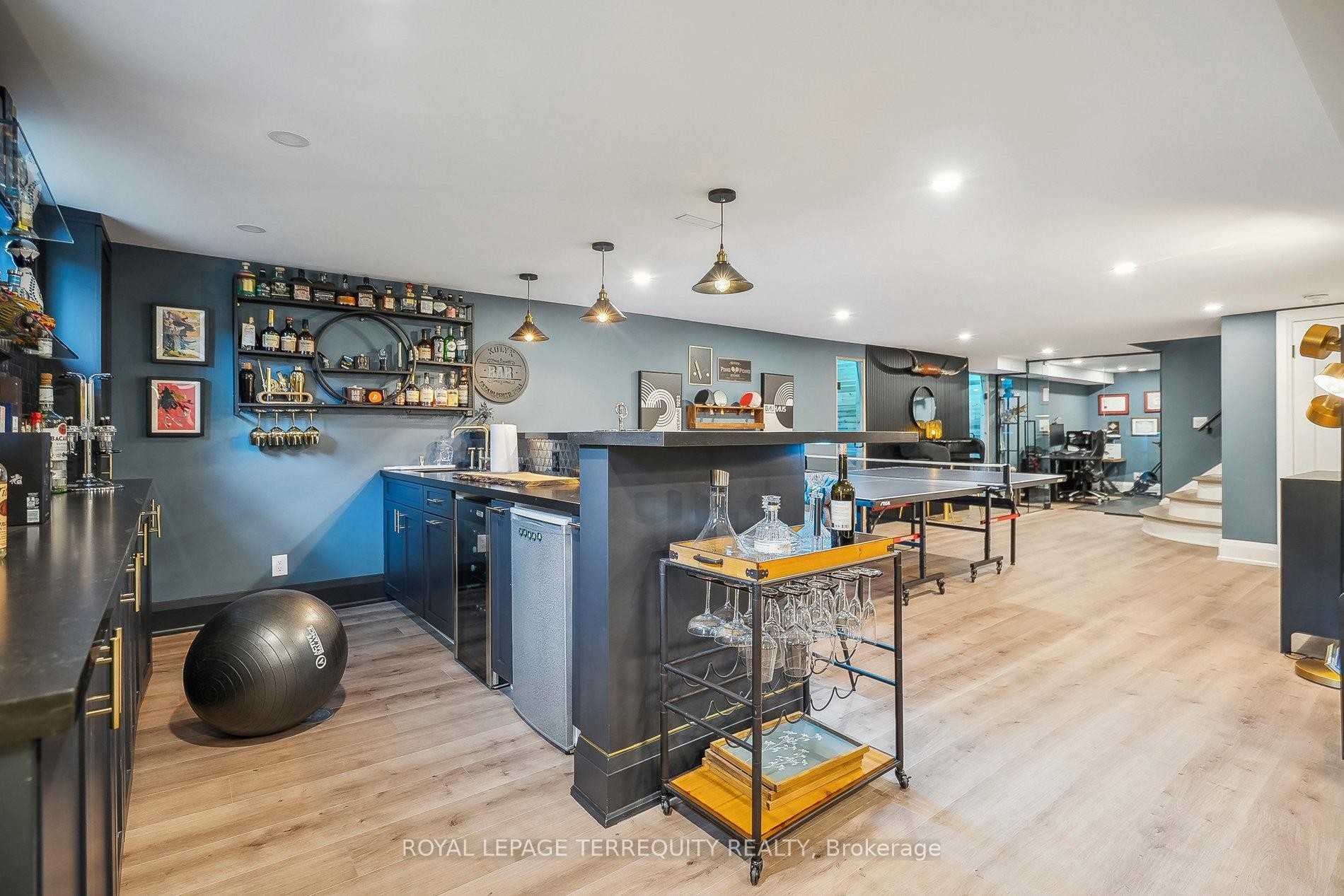 









219


Valleyview

Court,
Oakville,




ON
L6L 5H9

