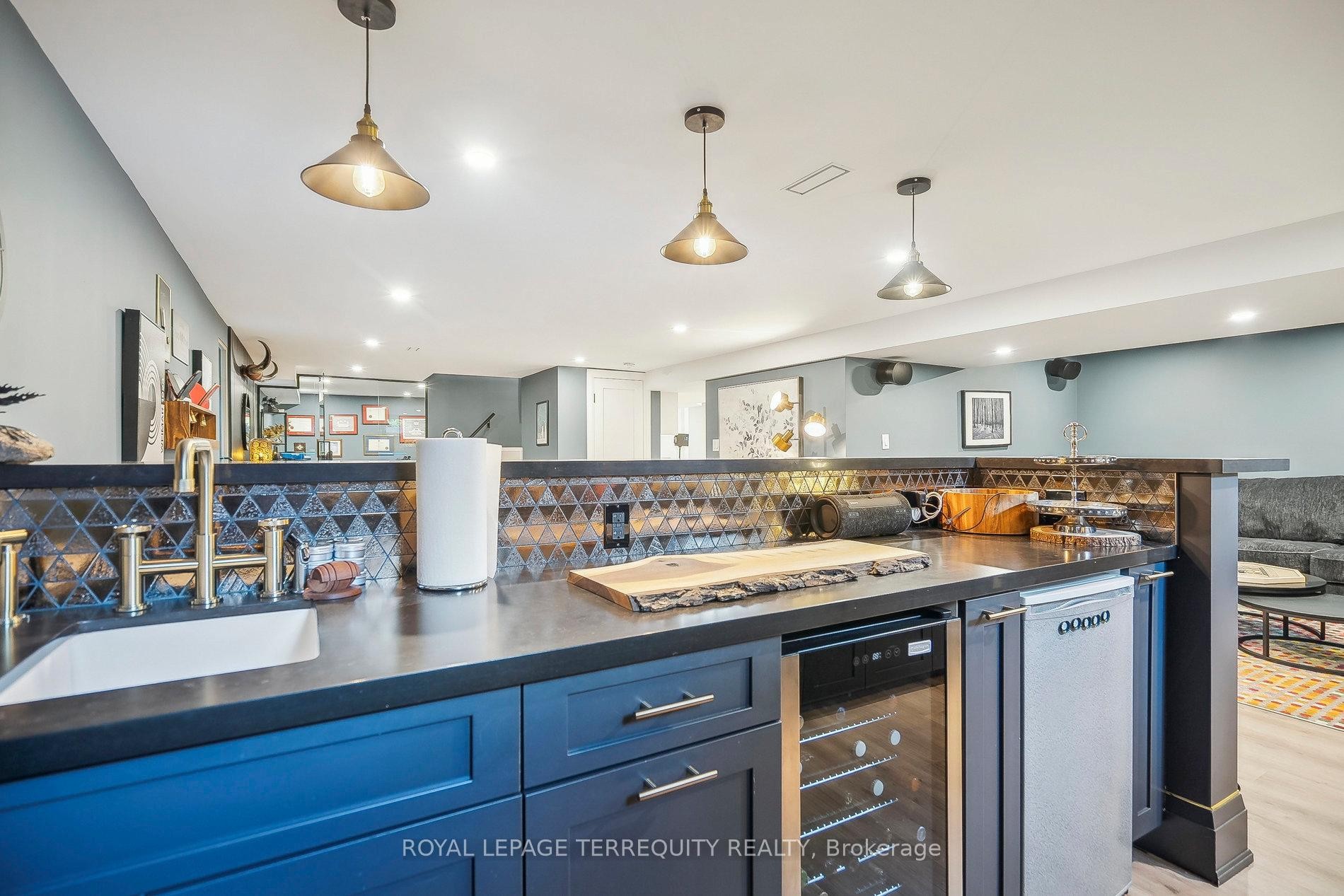 









219


Valleyview

Court,
Oakville,




ON
L6L 5H9

