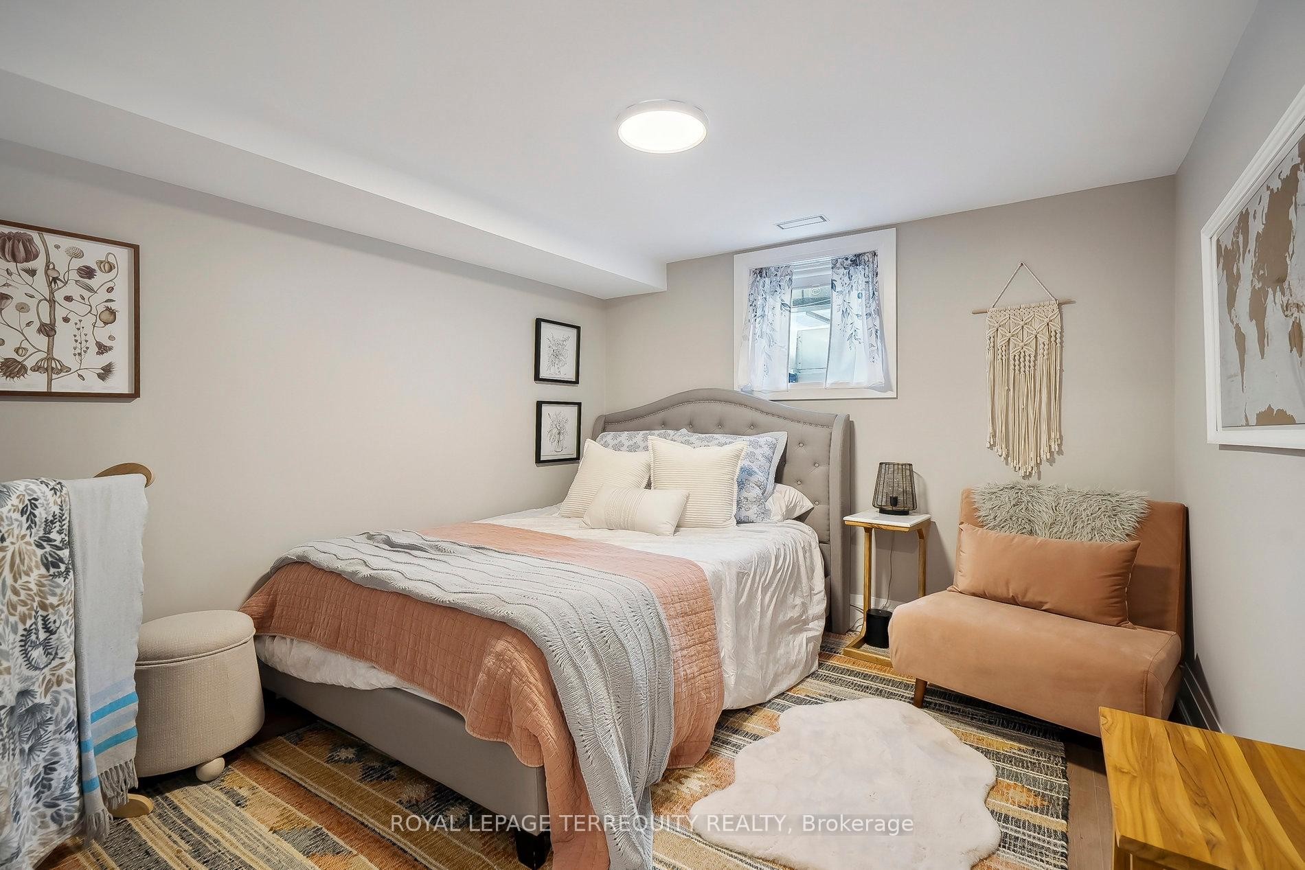 









219


Valleyview

Court,
Oakville,




ON
L6L 5H9

