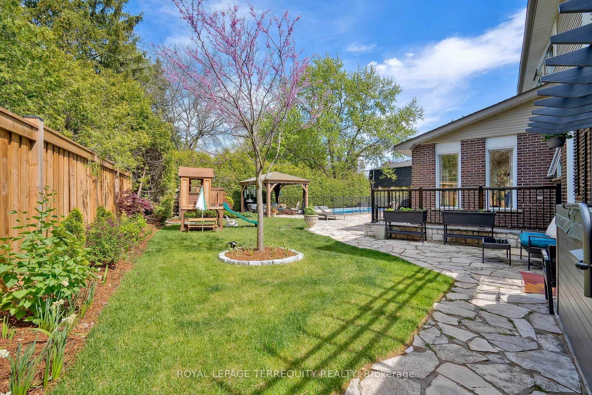 









219


Valleyview

Court,
Oakville,




ON
L6L 5H9

