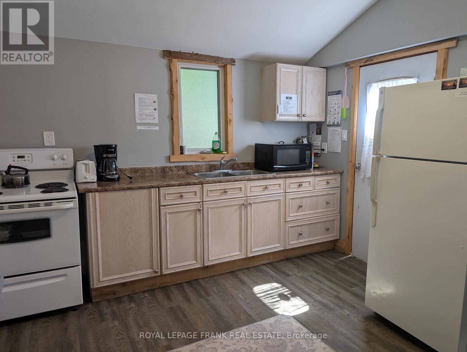 












5 - 230-232 LAKE DALRYMPLE ROAD

,
Kawartha Lakes (Carden),




Ontario
L0K1W0

