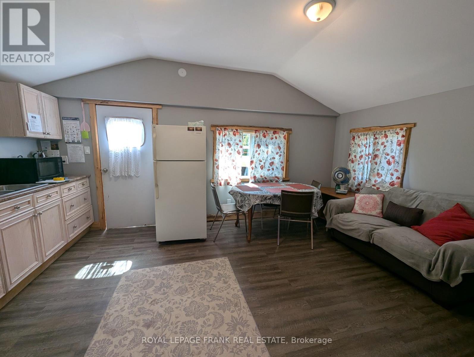 












5 - 230-232 LAKE DALRYMPLE ROAD

,
Kawartha Lakes (Carden),




Ontario
L0K1W0

