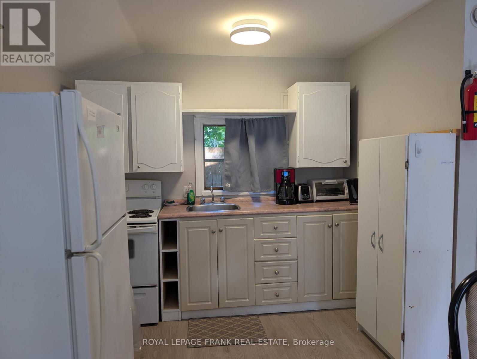 












4 - 230-232 LAKE DALRYMPLE ROAD

,
Kawartha Lakes (Carden),




Ontario
L0K1W0


