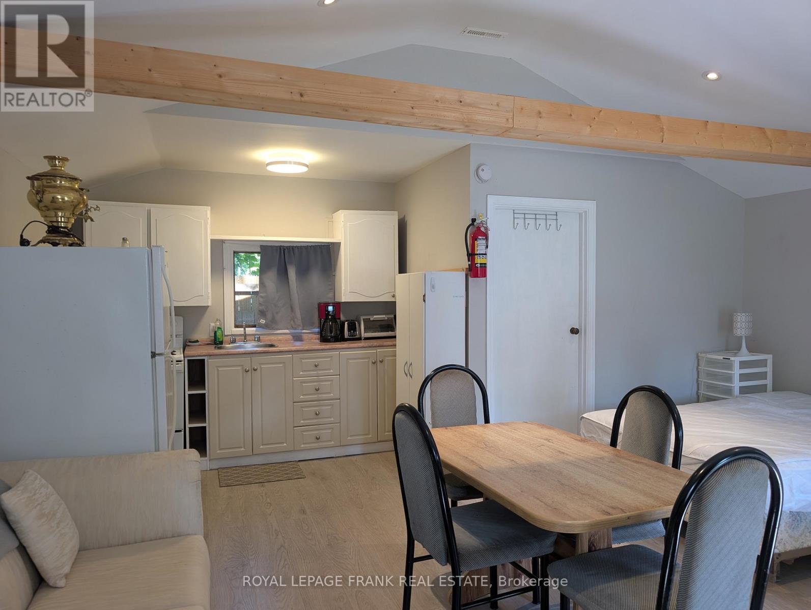 












4 - 230-232 LAKE DALRYMPLE ROAD

,
Kawartha Lakes (Carden),




Ontario
L0K1W0

