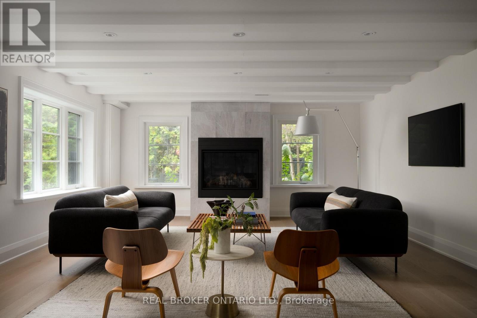 












20 LASKAY LANE

,
King,




Ontario
L7B1K4

