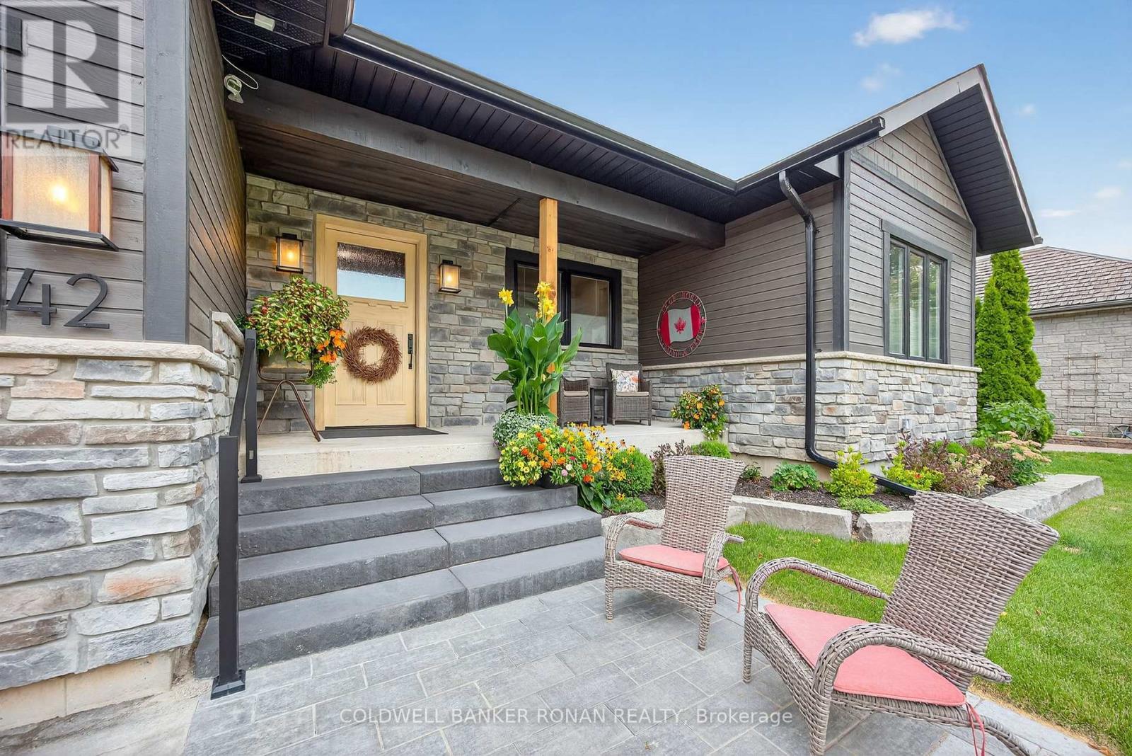 












42 ELIZABETH STREET

,
New Tecumseth,




Ontario
L9R1H7

