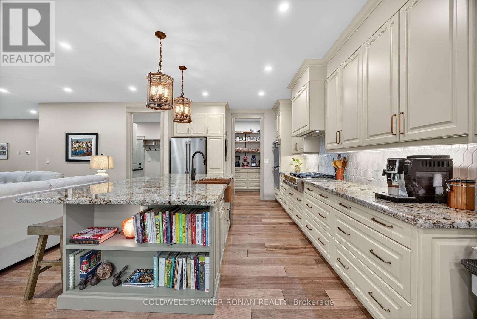 












42 ELIZABETH STREET

,
New Tecumseth,




Ontario
L9R1H7

