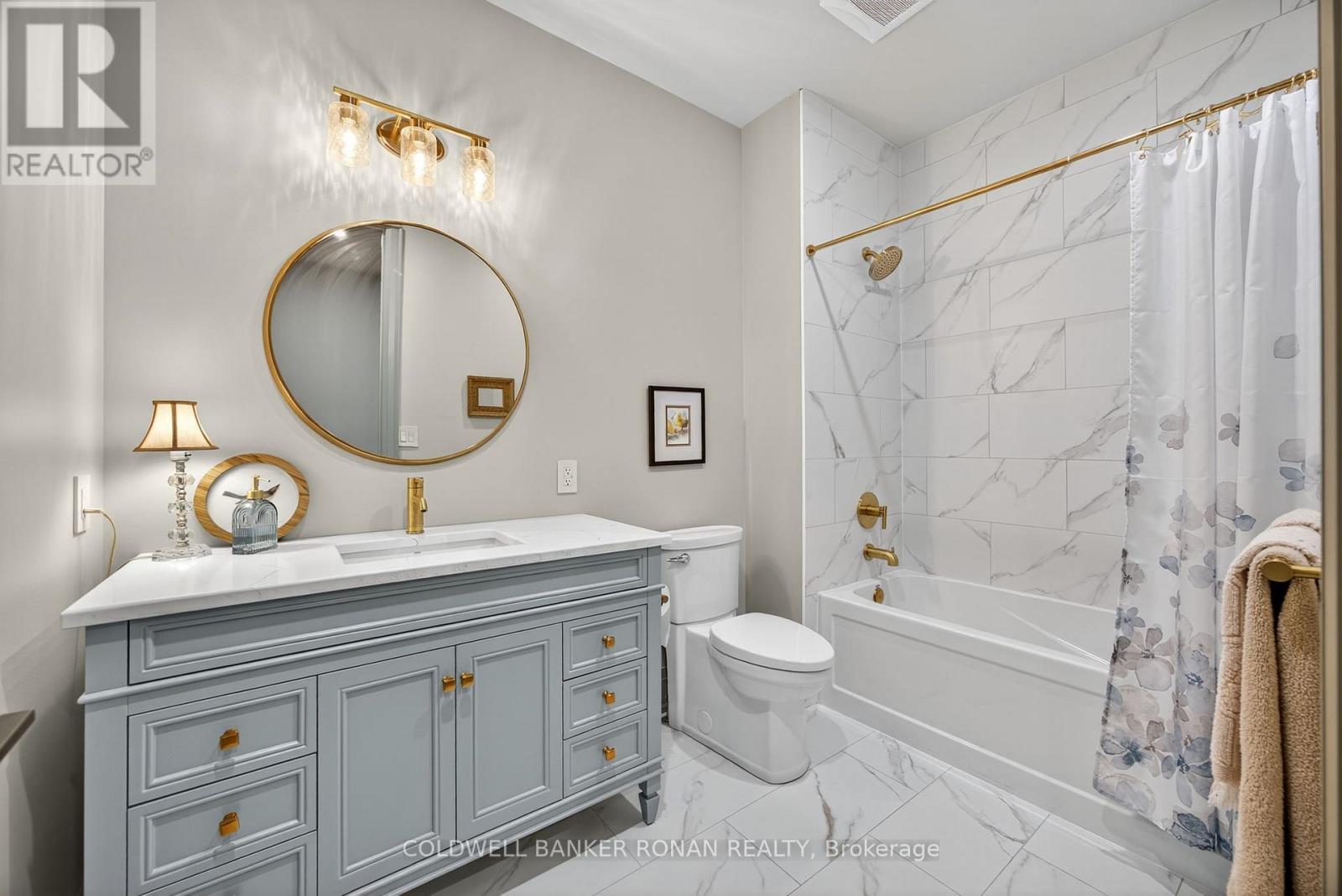 












42 ELIZABETH STREET

,
New Tecumseth,




Ontario
L9R1H7

