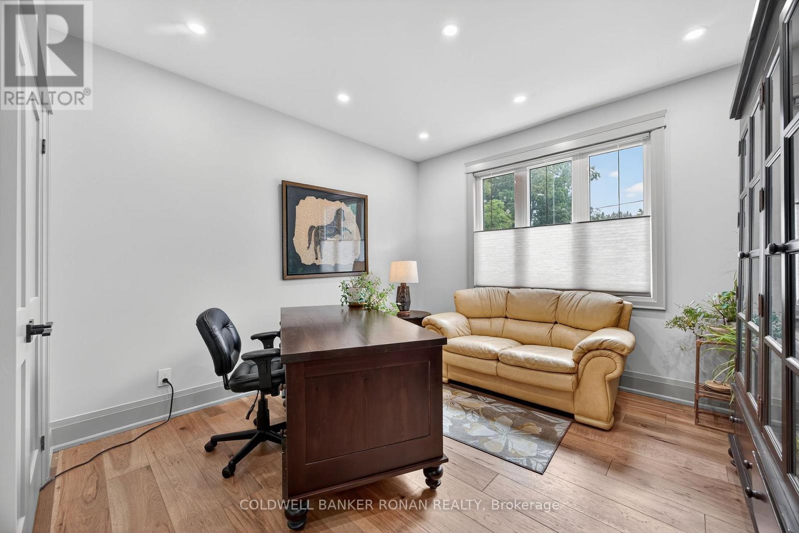 












42 ELIZABETH STREET

,
New Tecumseth,




Ontario
L9R1H7

