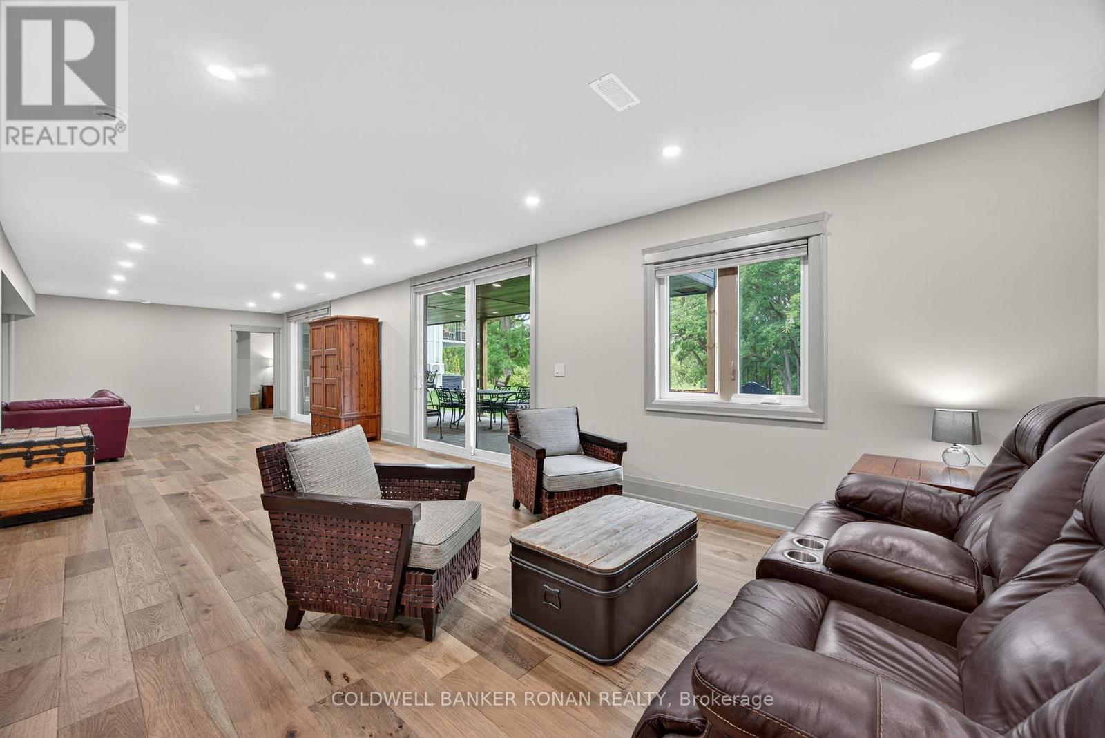 












42 ELIZABETH STREET

,
New Tecumseth,




Ontario
L9R1H7

