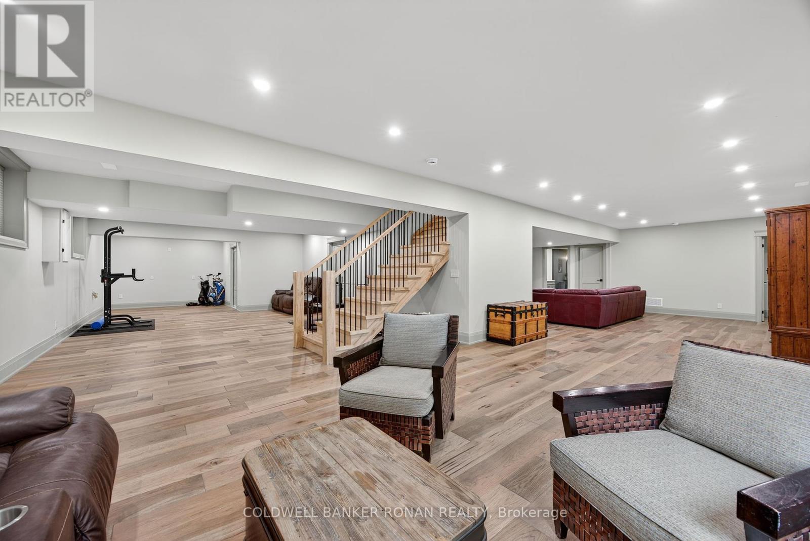 












42 ELIZABETH STREET

,
New Tecumseth,




Ontario
L9R1H7

