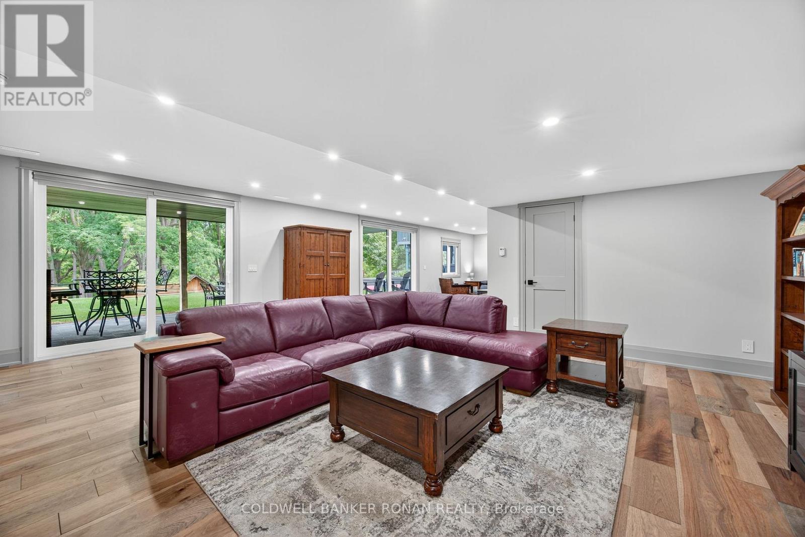 












42 ELIZABETH STREET

,
New Tecumseth,




Ontario
L9R1H7

