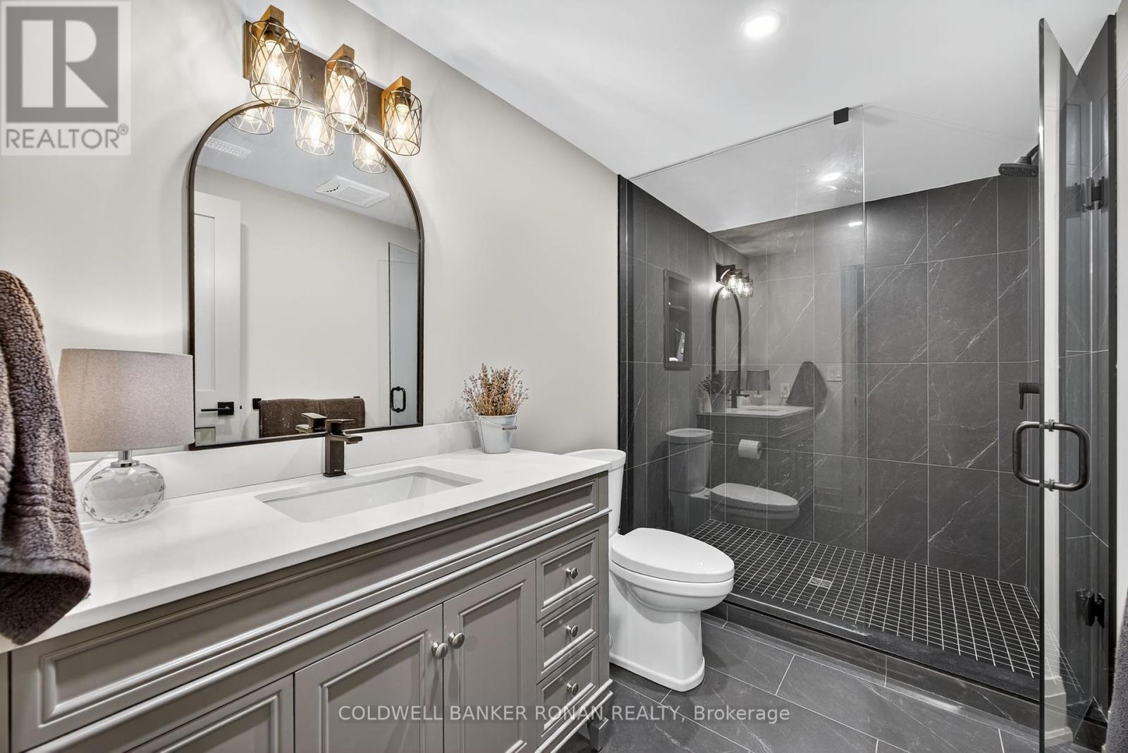 












42 ELIZABETH STREET

,
New Tecumseth,




Ontario
L9R1H7

