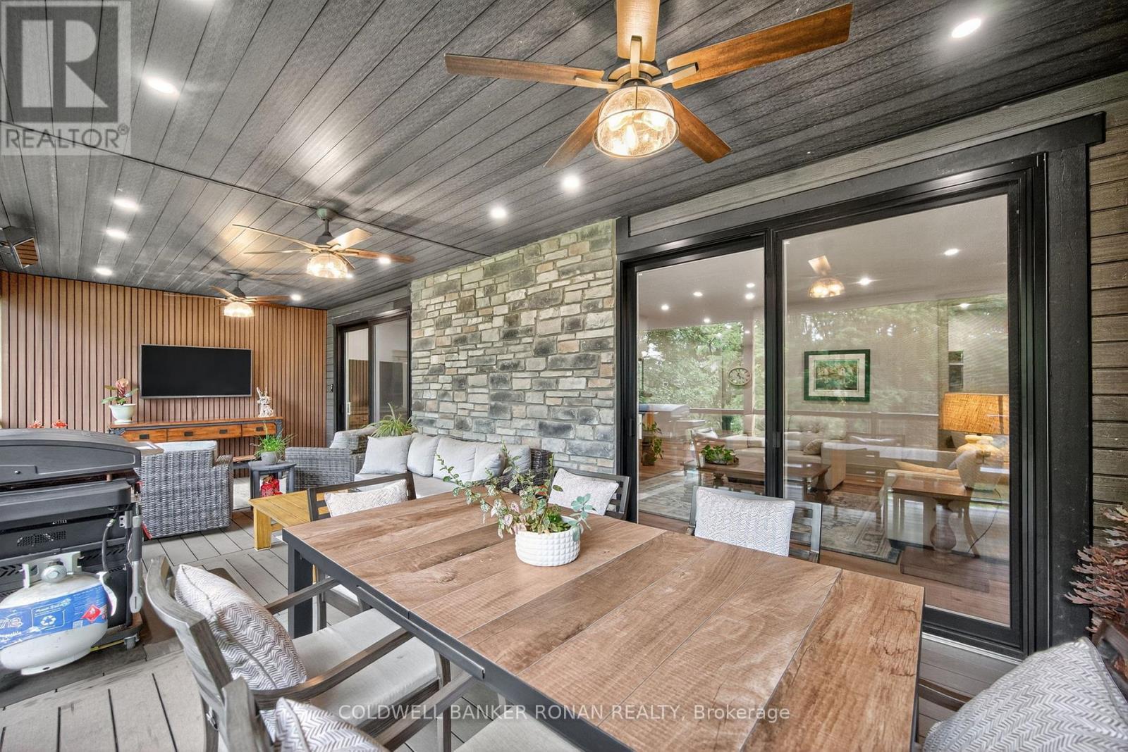 












42 ELIZABETH STREET

,
New Tecumseth,




Ontario
L9R1H7

