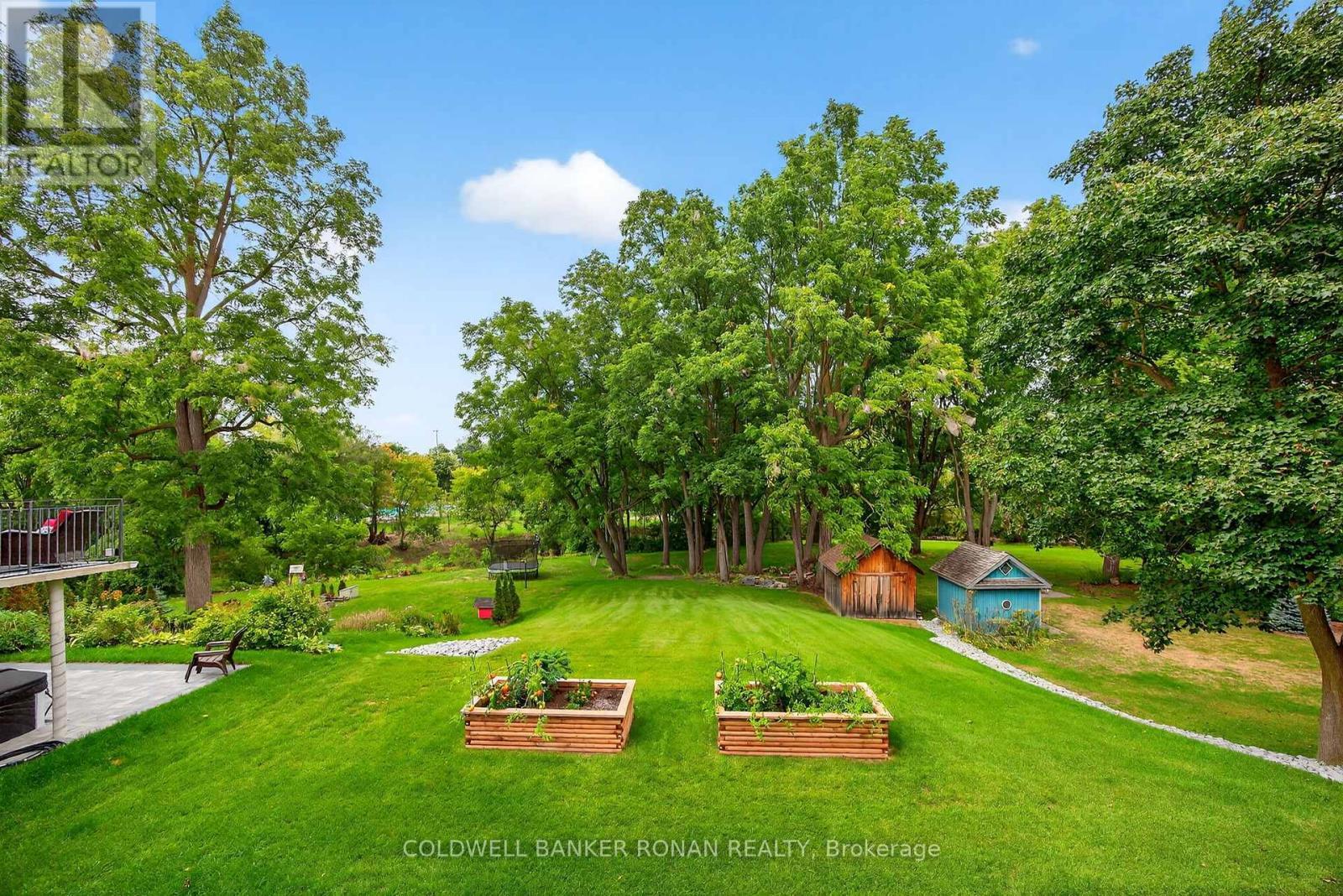 












42 ELIZABETH STREET

,
New Tecumseth,




Ontario
L9R1H7

