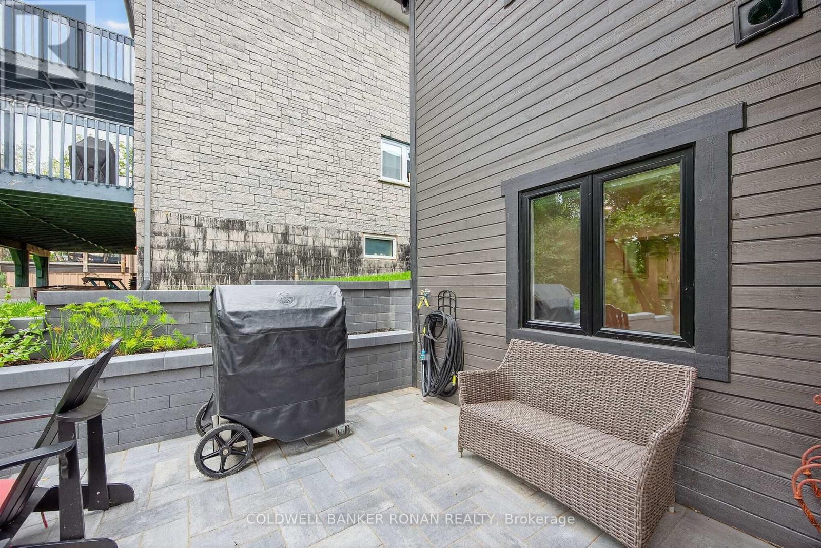 












42 ELIZABETH STREET

,
New Tecumseth,




Ontario
L9R1H7

