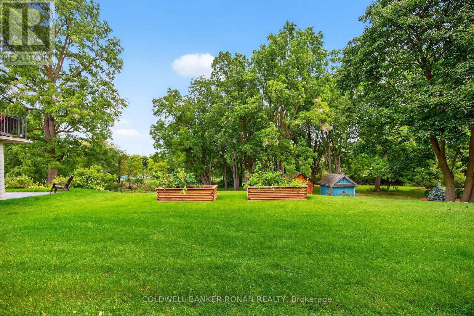 












42 ELIZABETH STREET

,
New Tecumseth,




Ontario
L9R1H7

