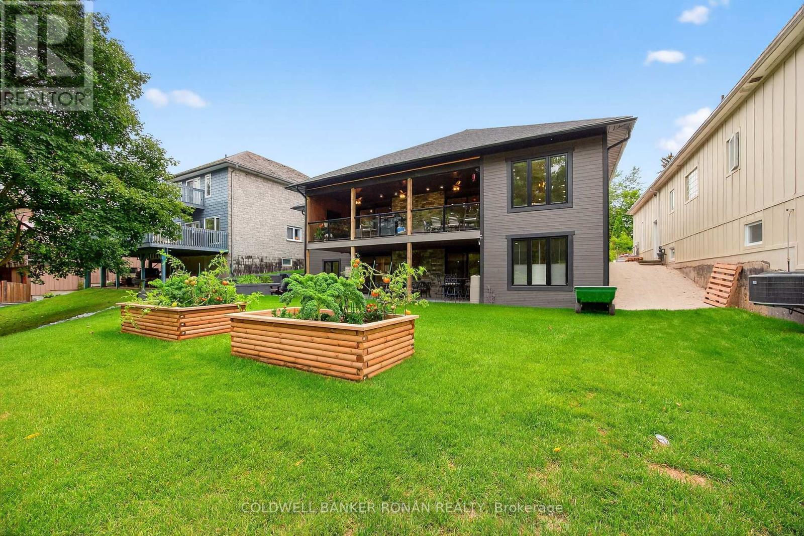 












42 ELIZABETH STREET

,
New Tecumseth,




Ontario
L9R1H7

