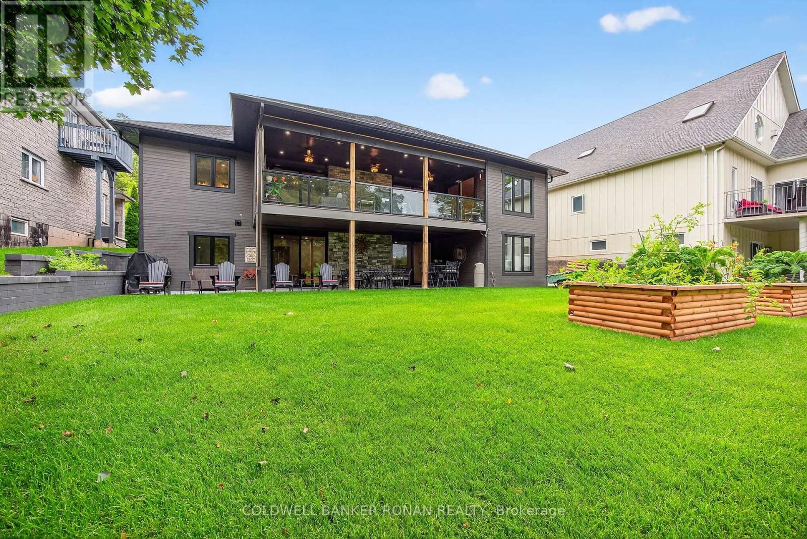 












42 ELIZABETH STREET

,
New Tecumseth,




Ontario
L9R1H7

