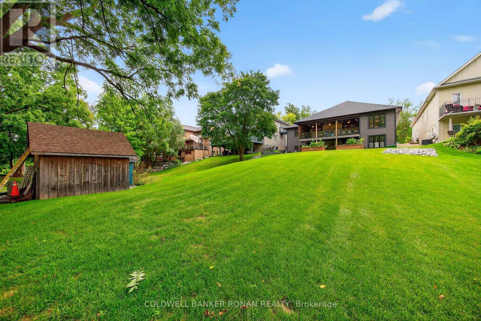 












42 ELIZABETH STREET

,
New Tecumseth,




Ontario
L9R1H7

