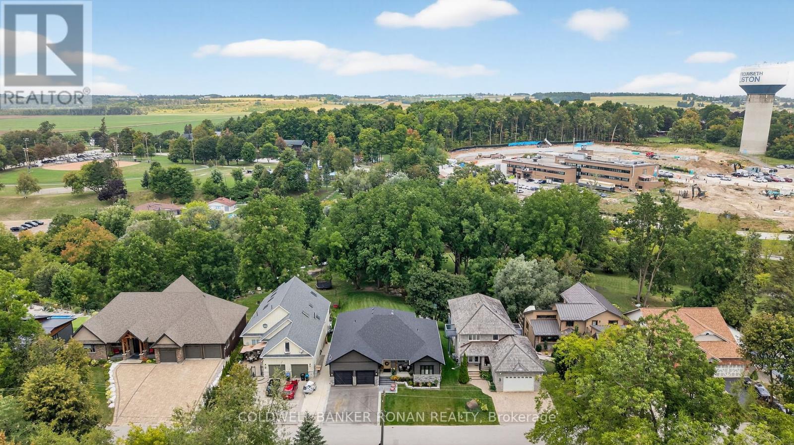 












42 ELIZABETH STREET

,
New Tecumseth,




Ontario
L9R1H7

