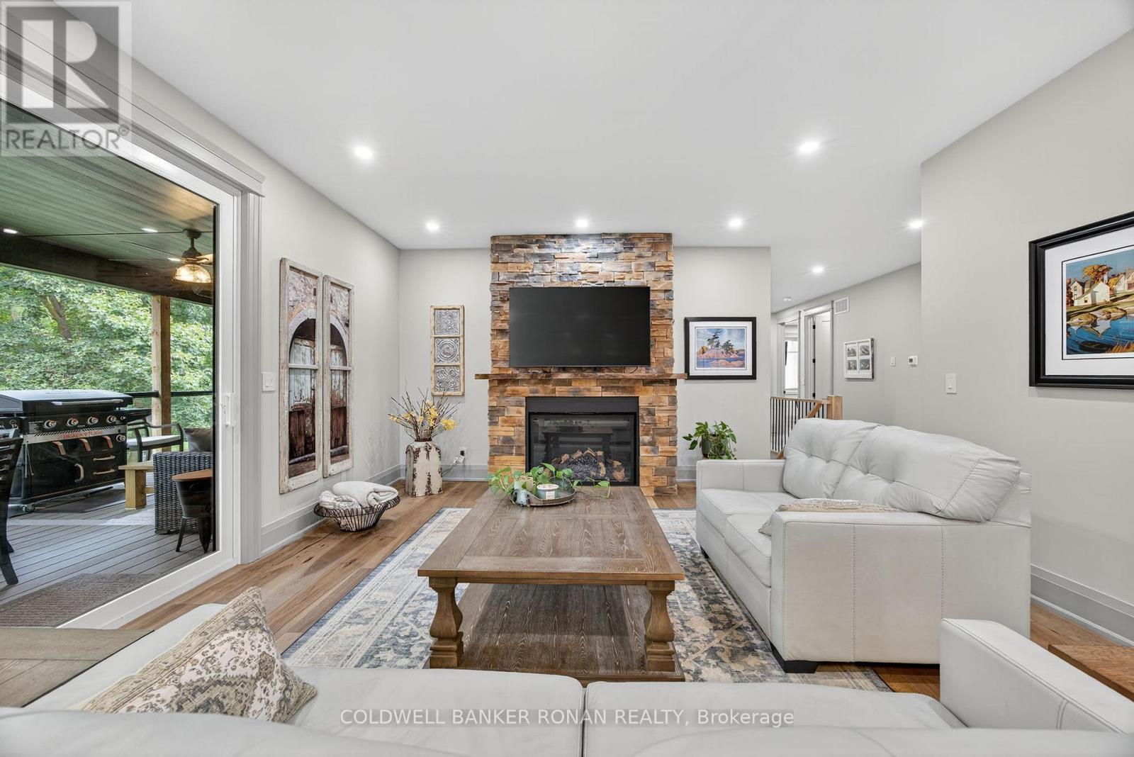 












42 ELIZABETH STREET

,
New Tecumseth,




Ontario
L9R1H7

