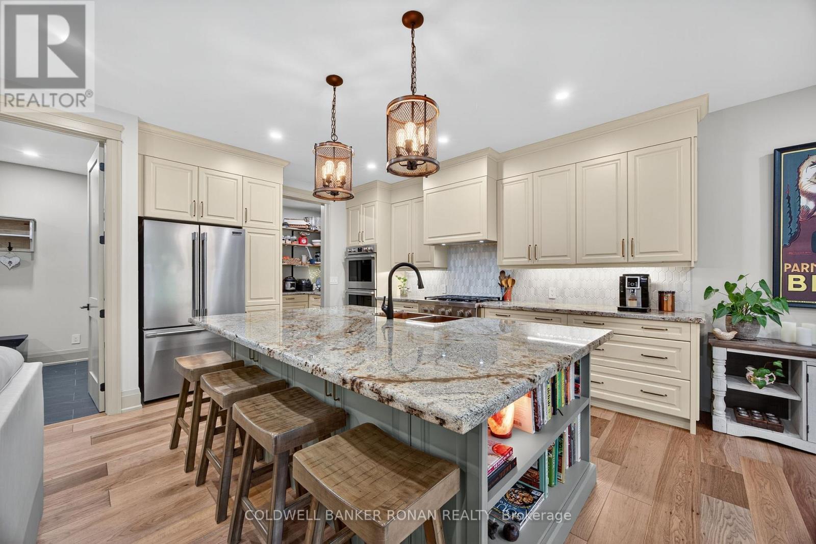 












42 ELIZABETH STREET

,
New Tecumseth,




Ontario
L9R1H7

