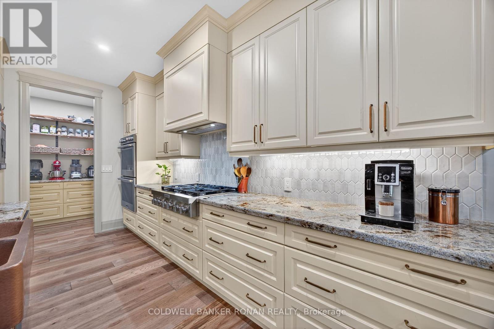 












42 ELIZABETH STREET

,
New Tecumseth,




Ontario
L9R1H7

