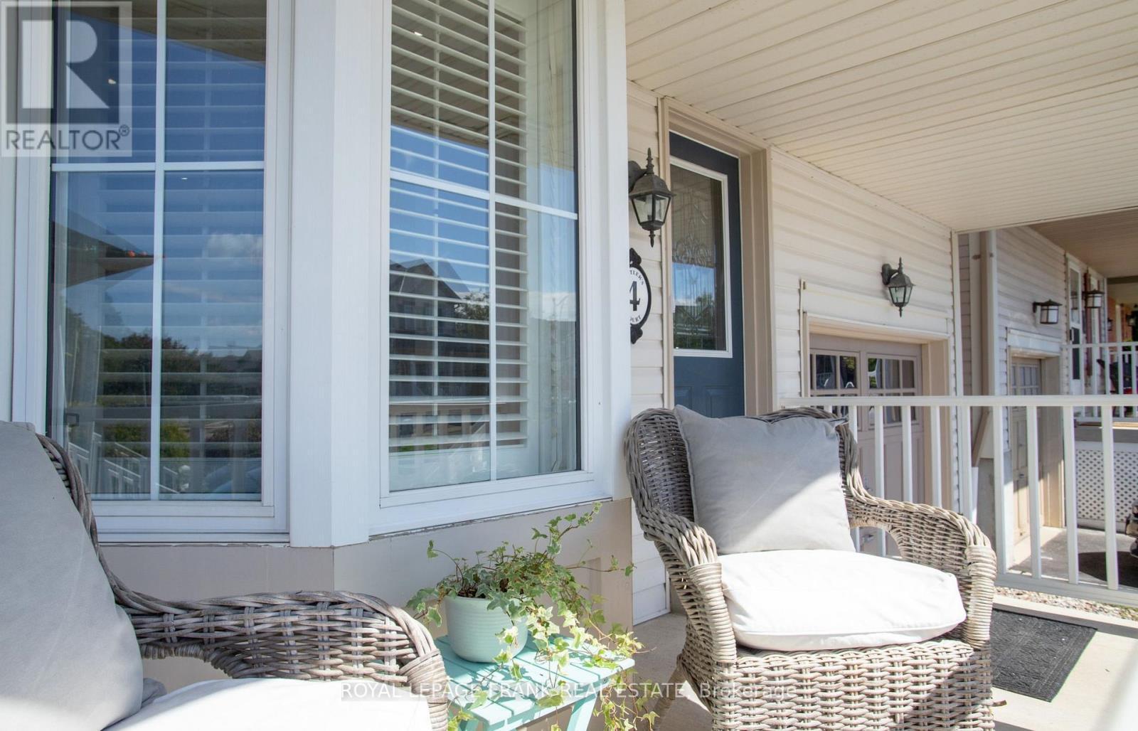 












4 SETTLERS COURT

,
Whitby (Brooklin),




Ontario
L1M2L4

